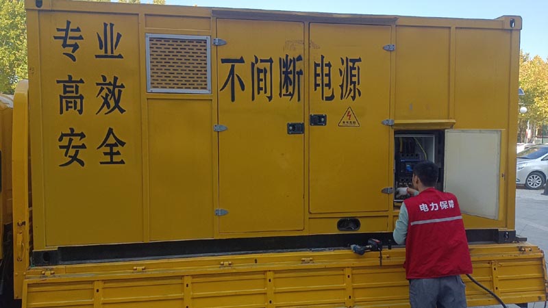 南浔柴油发电机组和UPS电源配合使用时，如何避免切换过程中的电力中断？